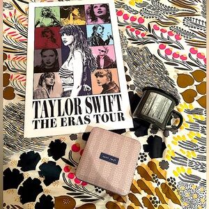 Taylor Swift- Swiftie Bundle